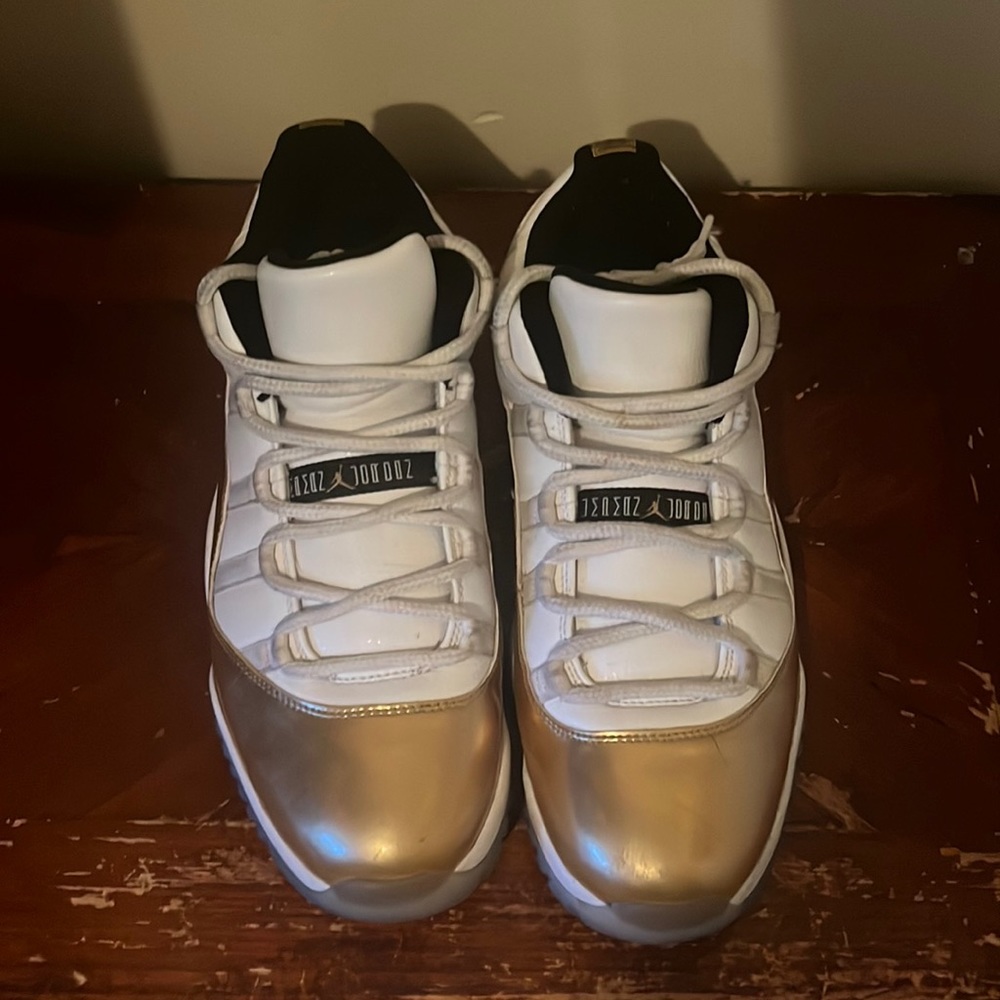 Air jordan 11 retro Low closing ceremony gold